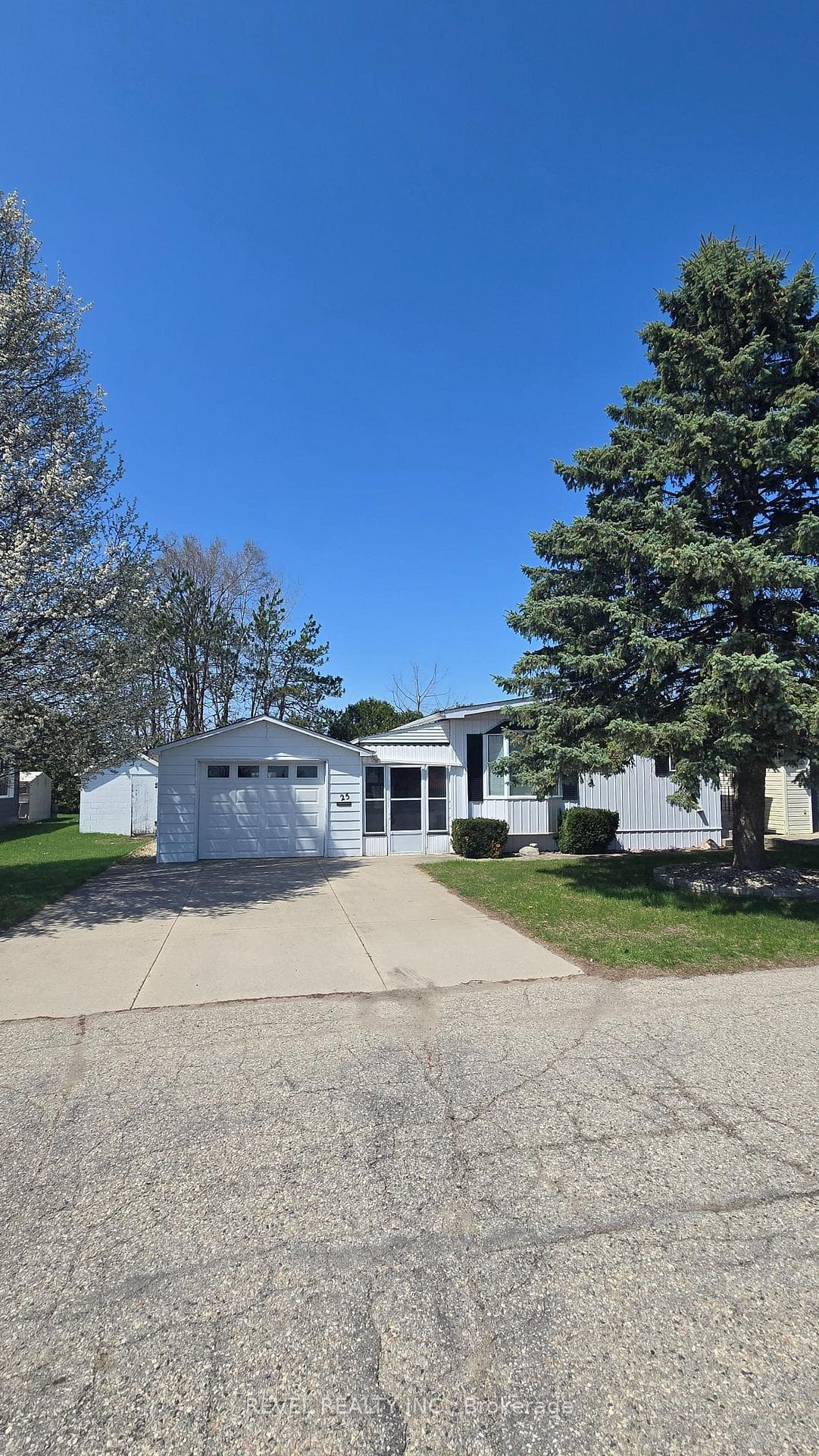 25 Miller Street, Strathroy-Caradoc, ON N7G 1A5, Strathroy-Caradoc — photo 1