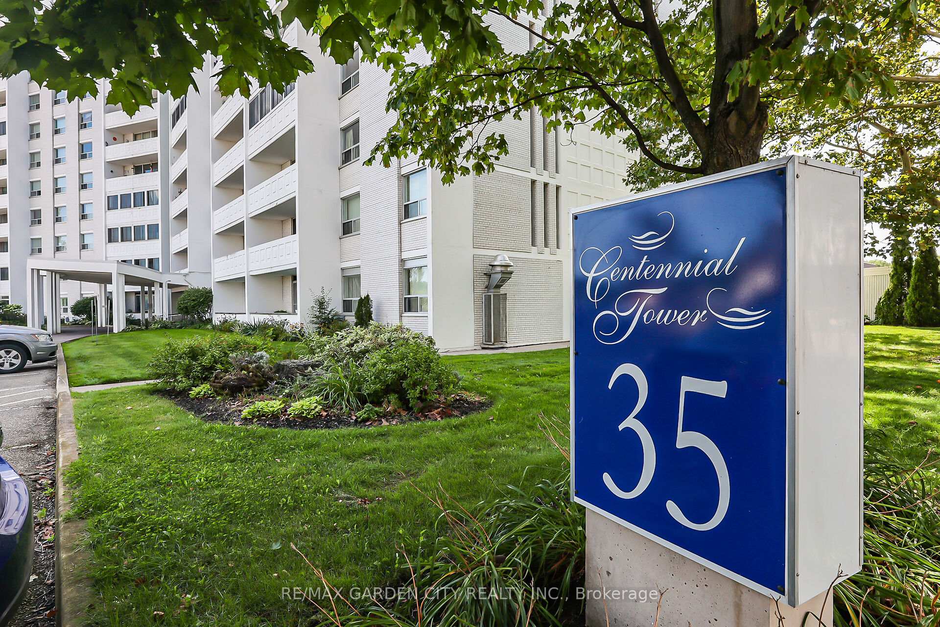 35 Towering Heights Boulevard 106, St. Catharines, ON L2T 3G8, St. Catharines — photo 1