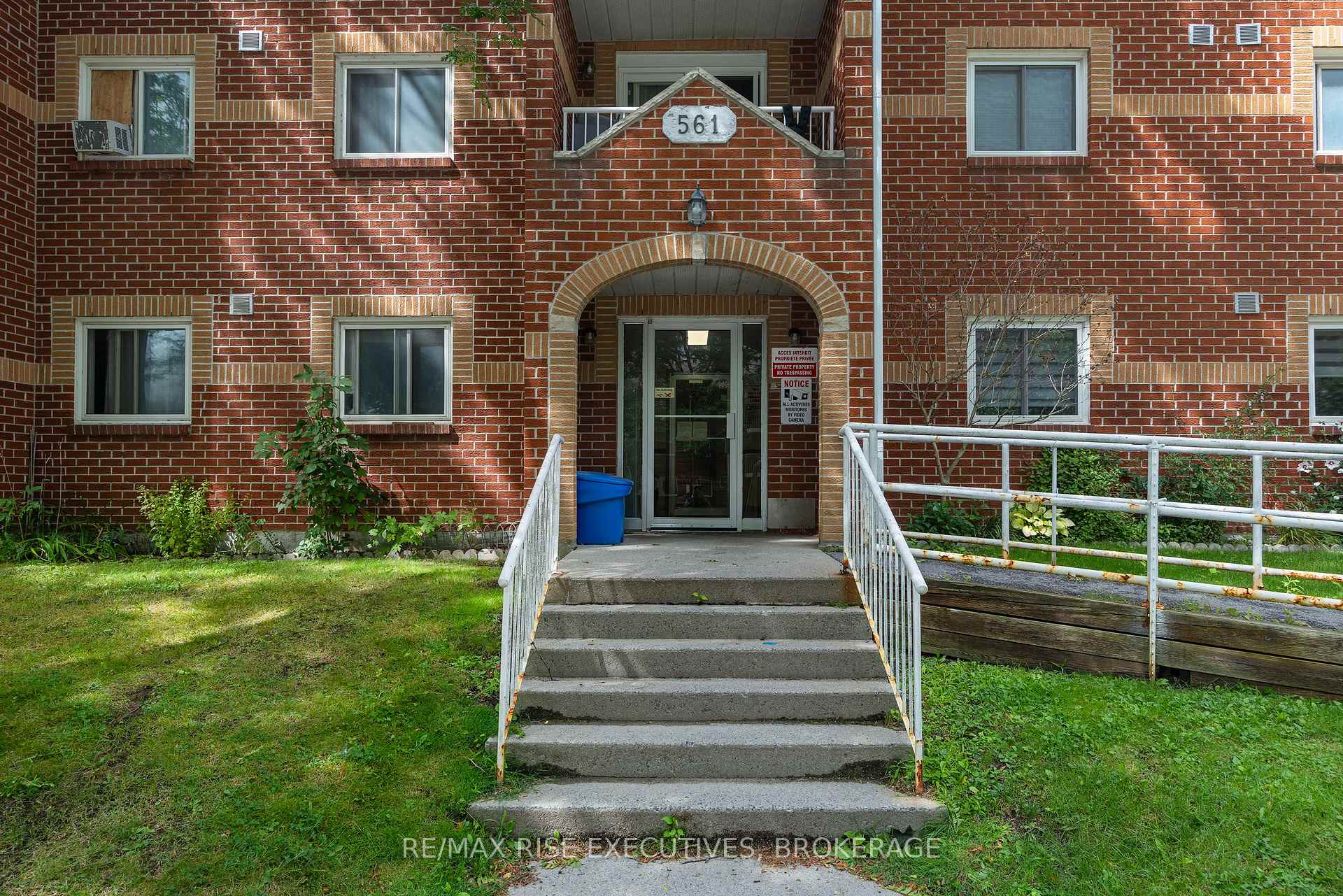 561 Armstrong Road 305, Kingston, ON K7M 8J9, Kingston — photo 1