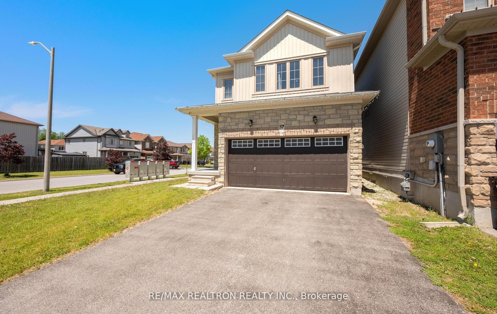 57 Sasco Way, Essa, ON L3W 0C8, Essa — photo 1