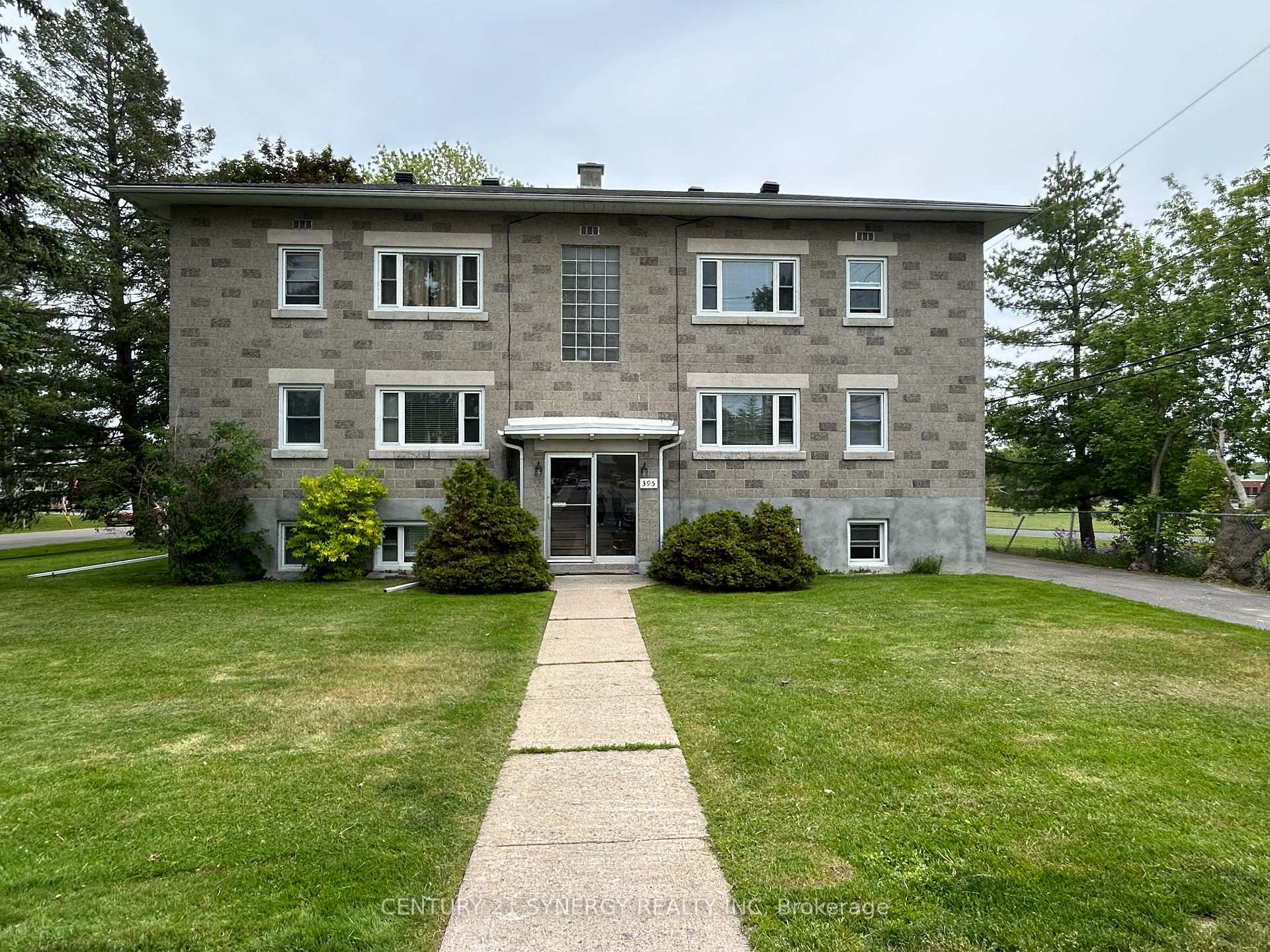 395 Pine Street E, Gananoque, ON K7G 1E2, Gananoque — photo 1