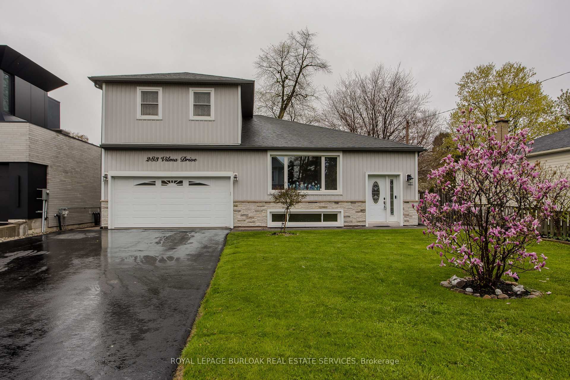 283 Vilma Drive, Oakville, ON L6L 3J9