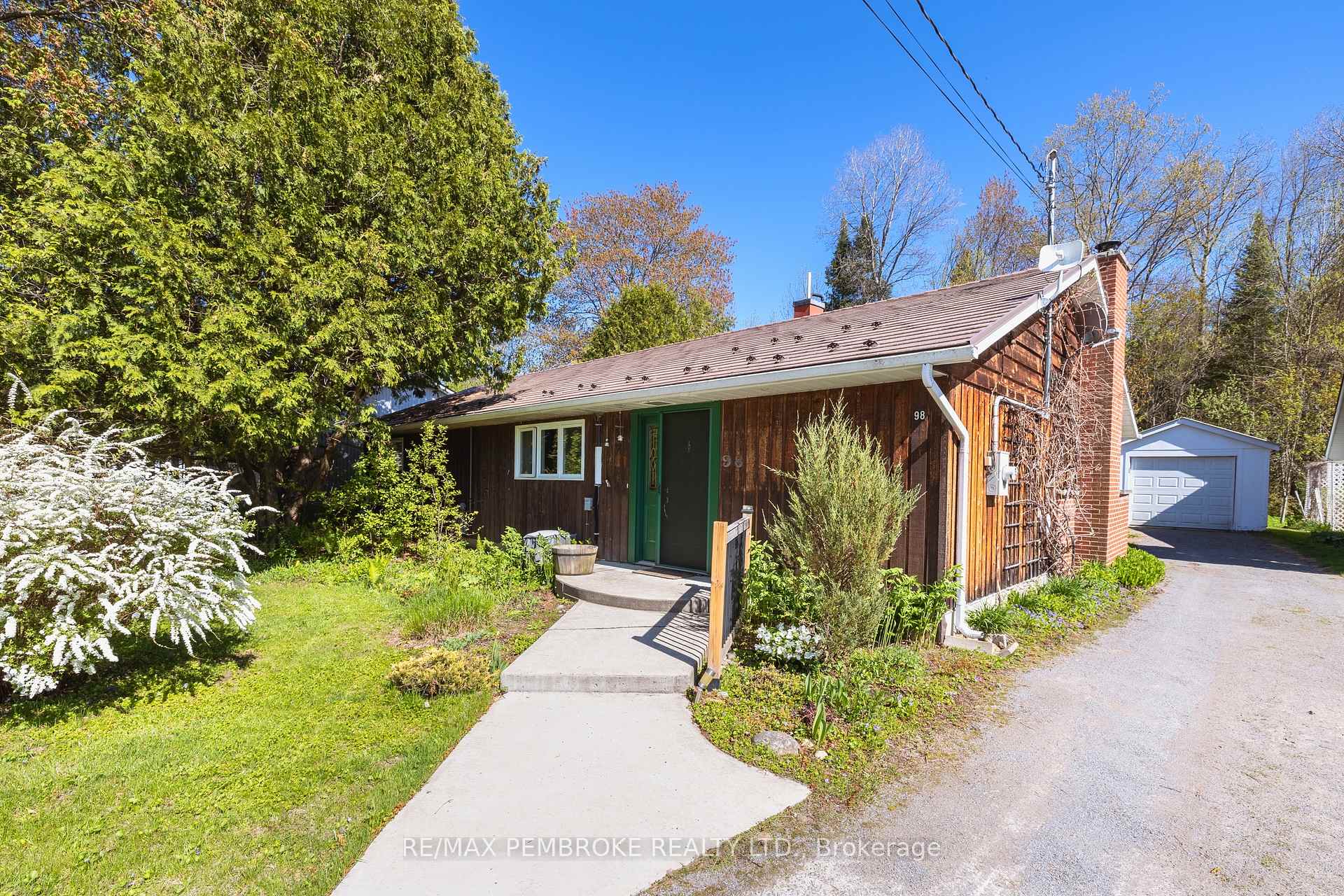 98 Glendale Avenue, Deep River, ON K0J 1P0, Deep River — фото 1