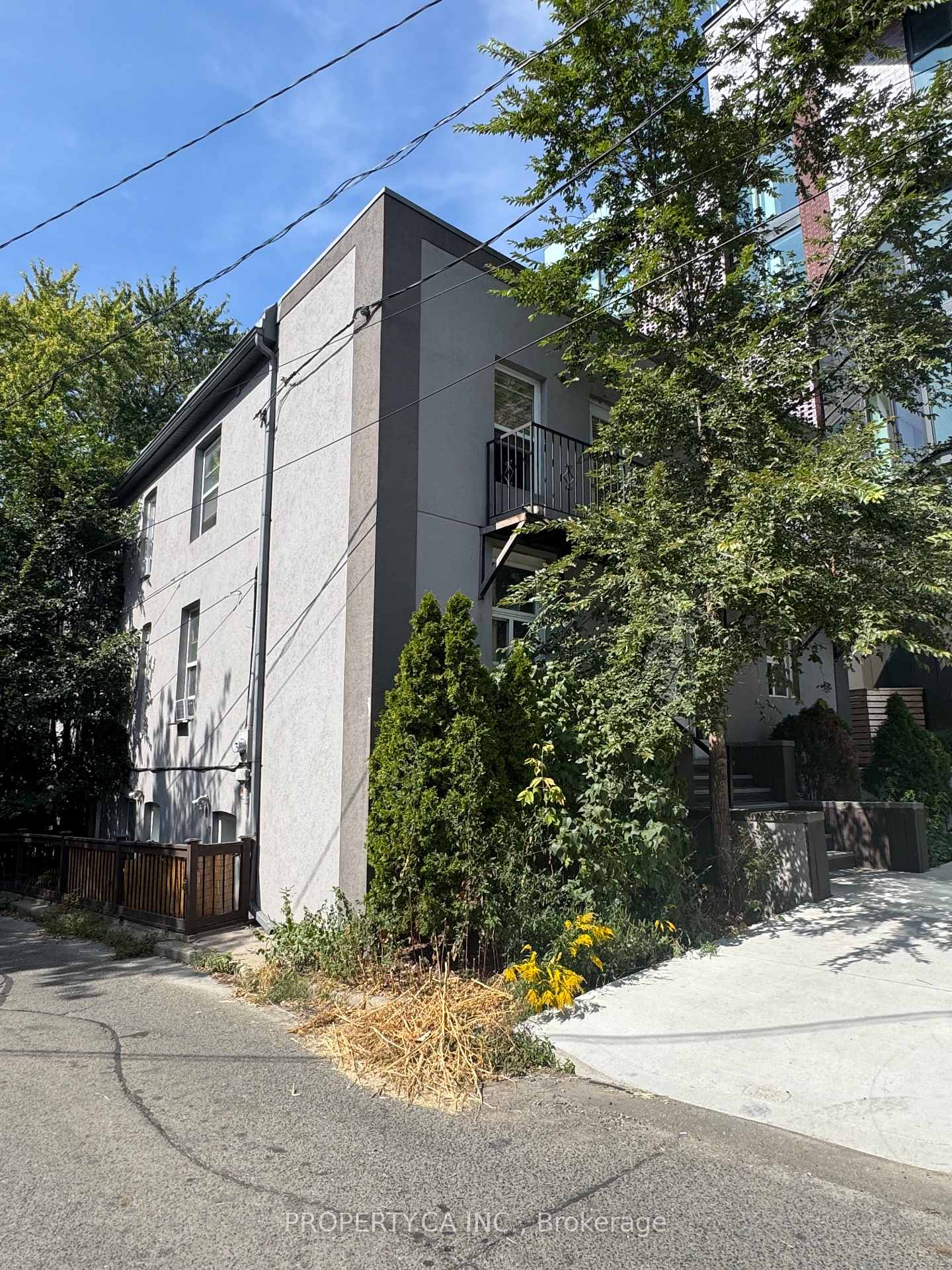 22 Brad Street, Toronto, ON M6P 1N1, Toronto W02 — photo 1