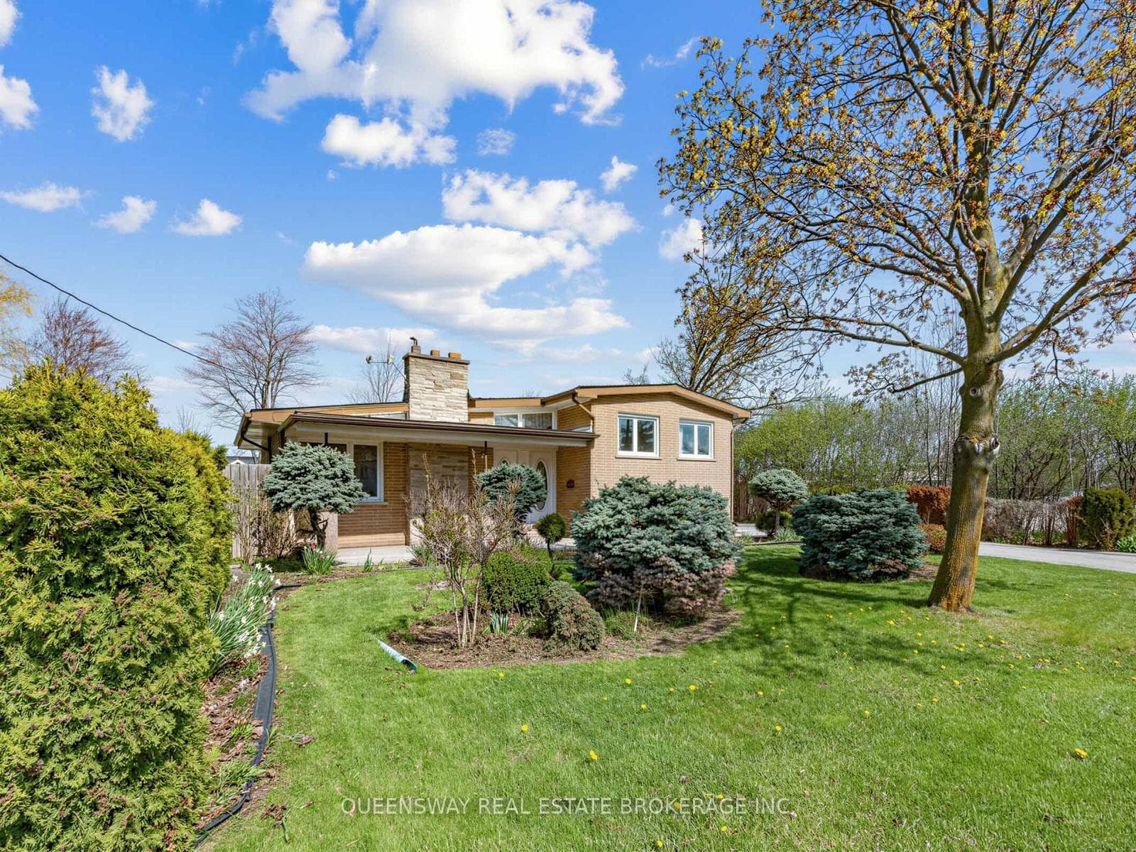 517 Pinegrove Road, Oakville, ON L6K 2C2, Oakville — photo 1