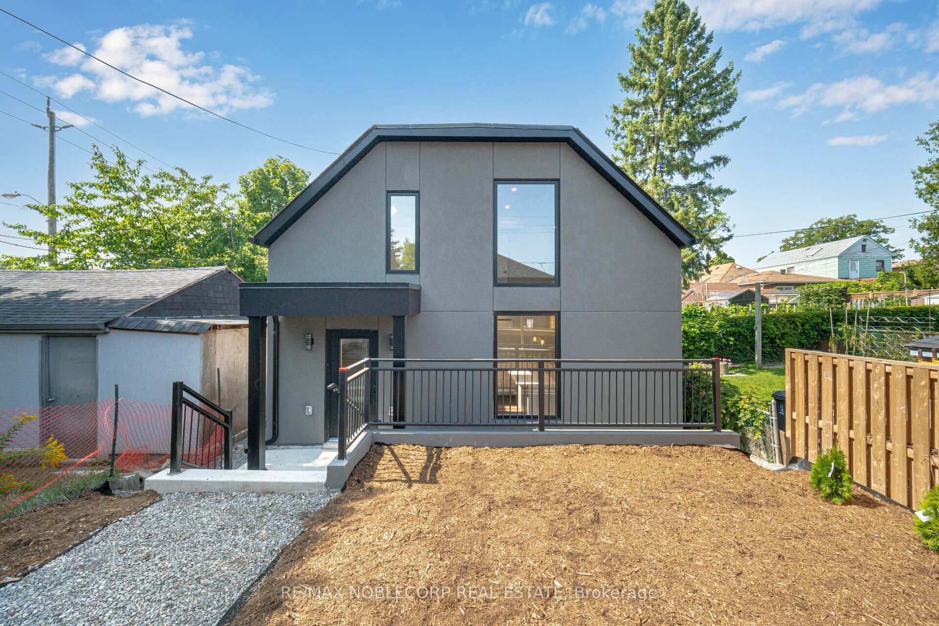 40 Montcalm Avenue GSuite, Toronto, ON M6E 4N7, Toronto W04 — photo 1