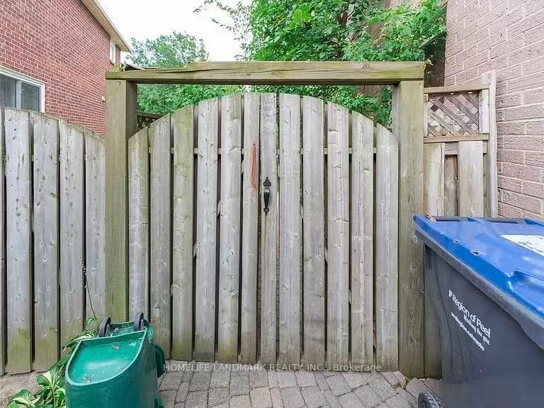 716 Savoy Crescent Room 2, Mississauga, ON L5R 3C4, Mississauga — photo 1