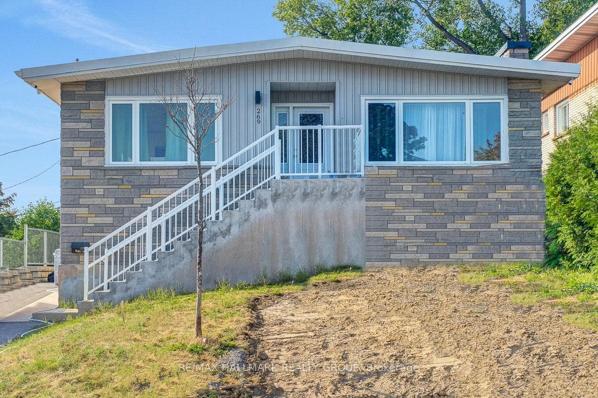 269 Michel Circle, Vanier and Kingsview Park, ON K1L 7P4, Vanier and Kingsview Park — photo 1