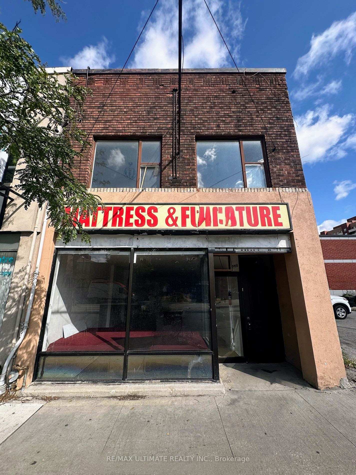 566 St Clair Avenue W, Toronto, ON M6C 1A5, Toronto C03 — photo 1