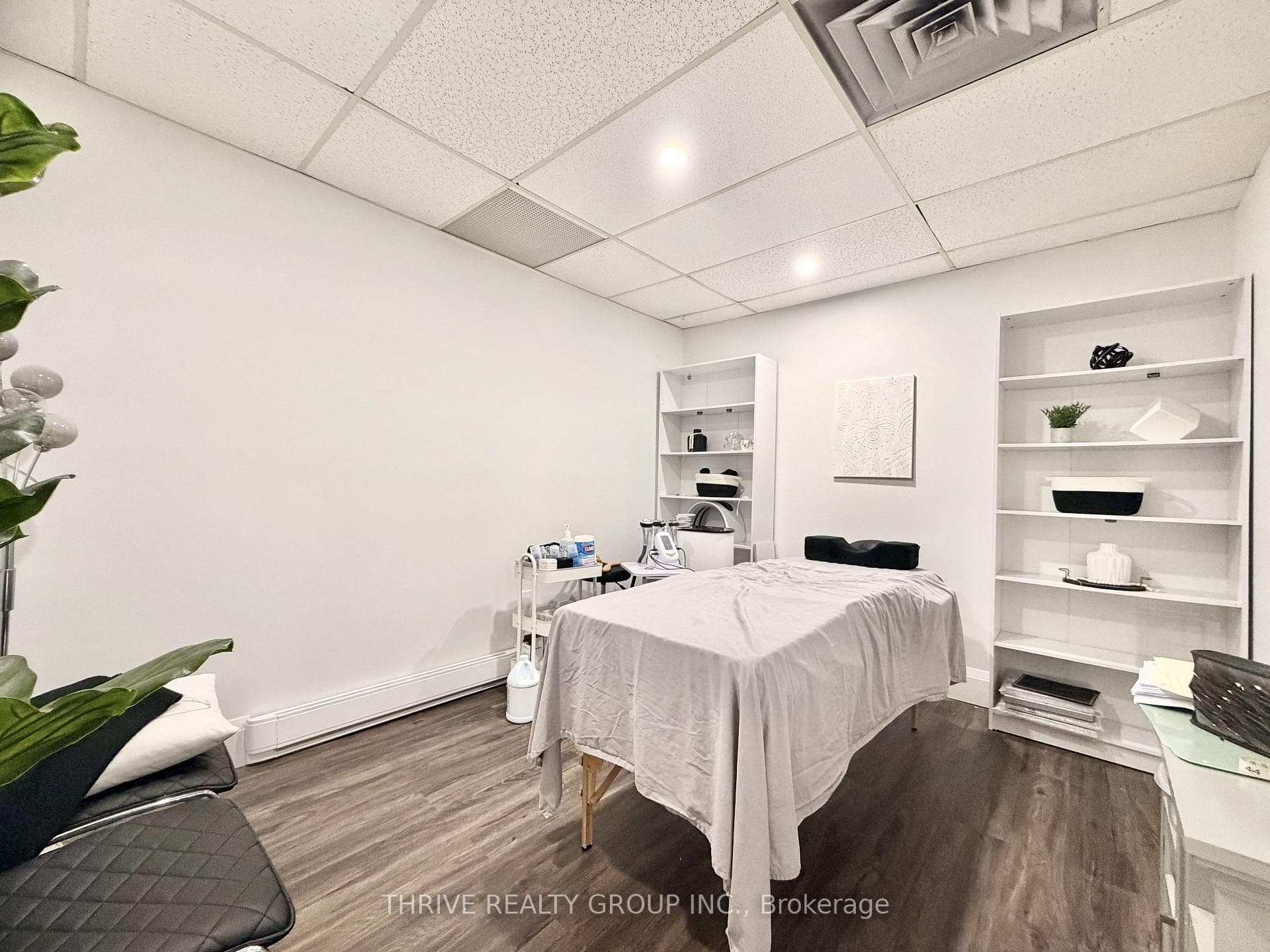 1288 Commissioners Road W C, London South, ON N6K 1E1, London South — photo 1