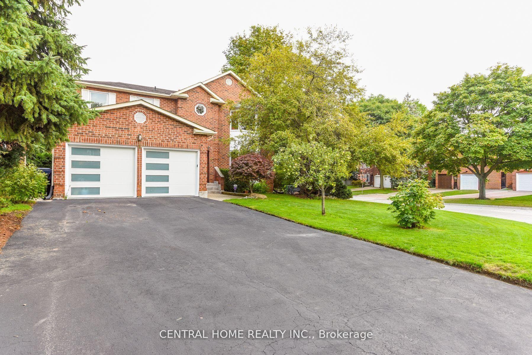 4 Robaldon Road, Toronto, ON M9A 5A7, Toronto W08 — photo 1