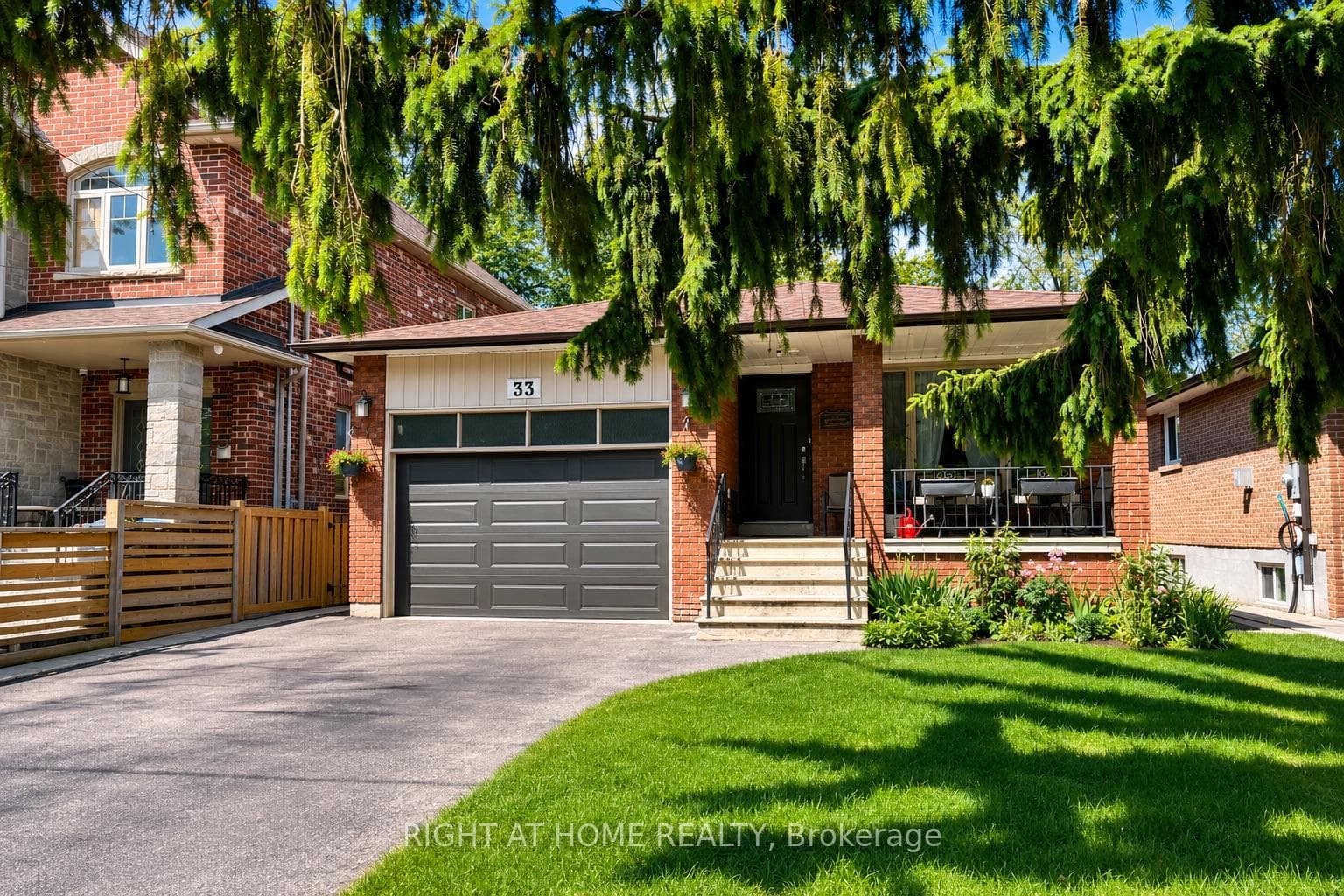 33 Benson Avenue, Mississauga, ON L5H 2P3, Mississauga — photo 1