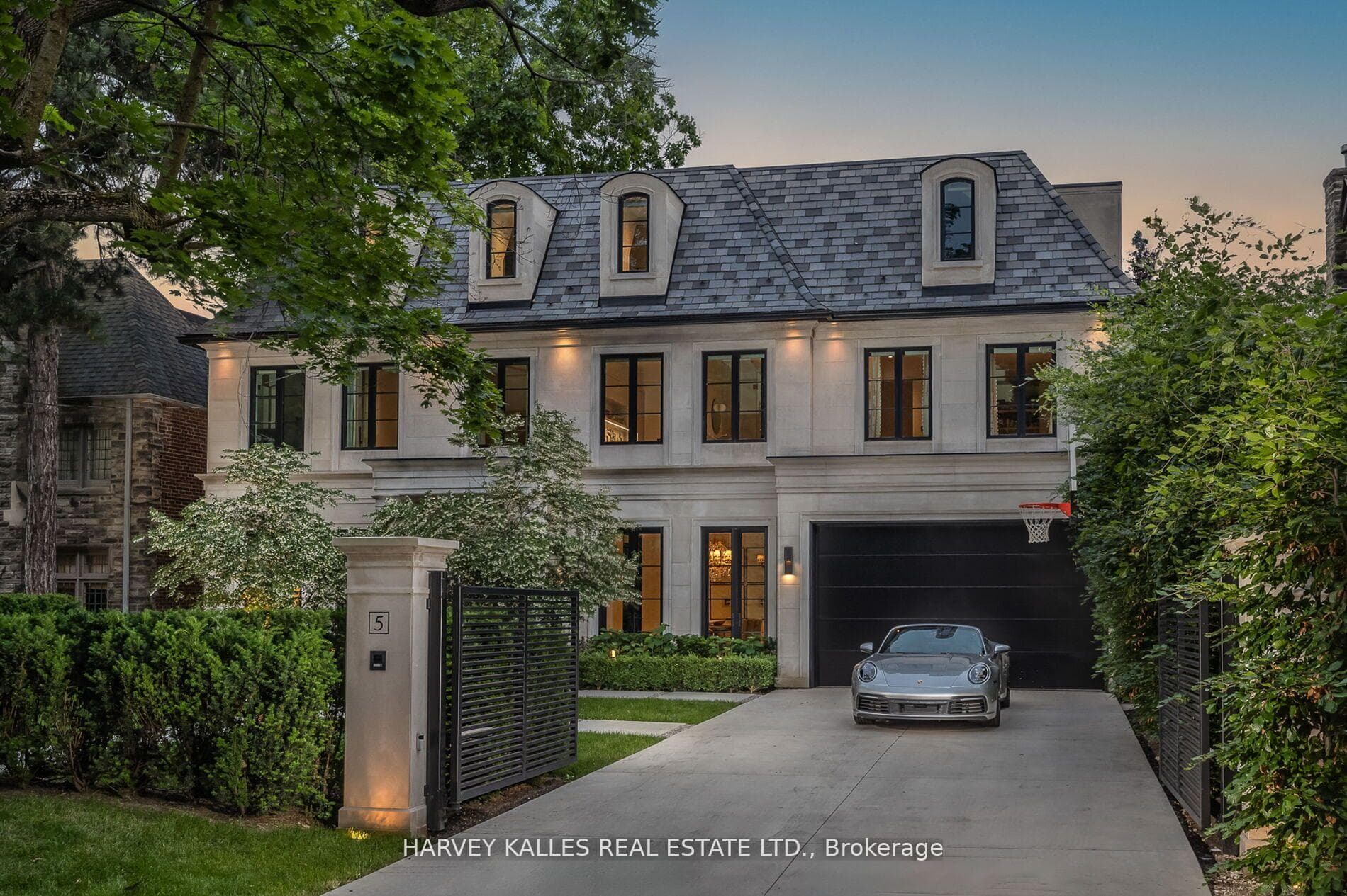 5 Dewbourne Avenue, Toronto, ON M5P 1Z1, Toronto C03 — photo 1
