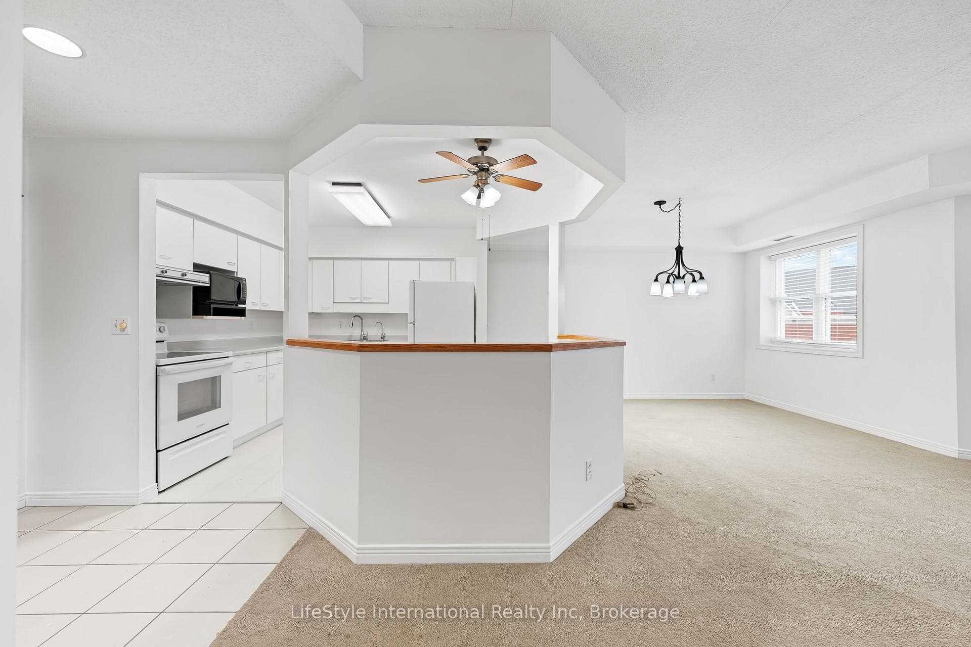208 Silvercreek Parkway N 205, Guelph, ON N1H 8H2, Guelph — photo 1