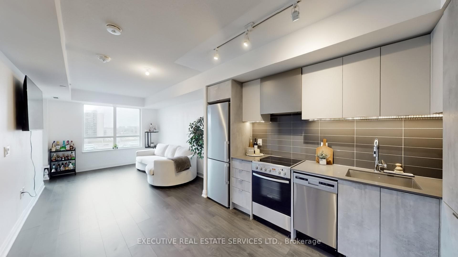 10 Gibbs Road 624, Toronto, ON M9B 0E2, Toronto W08 — photo 1