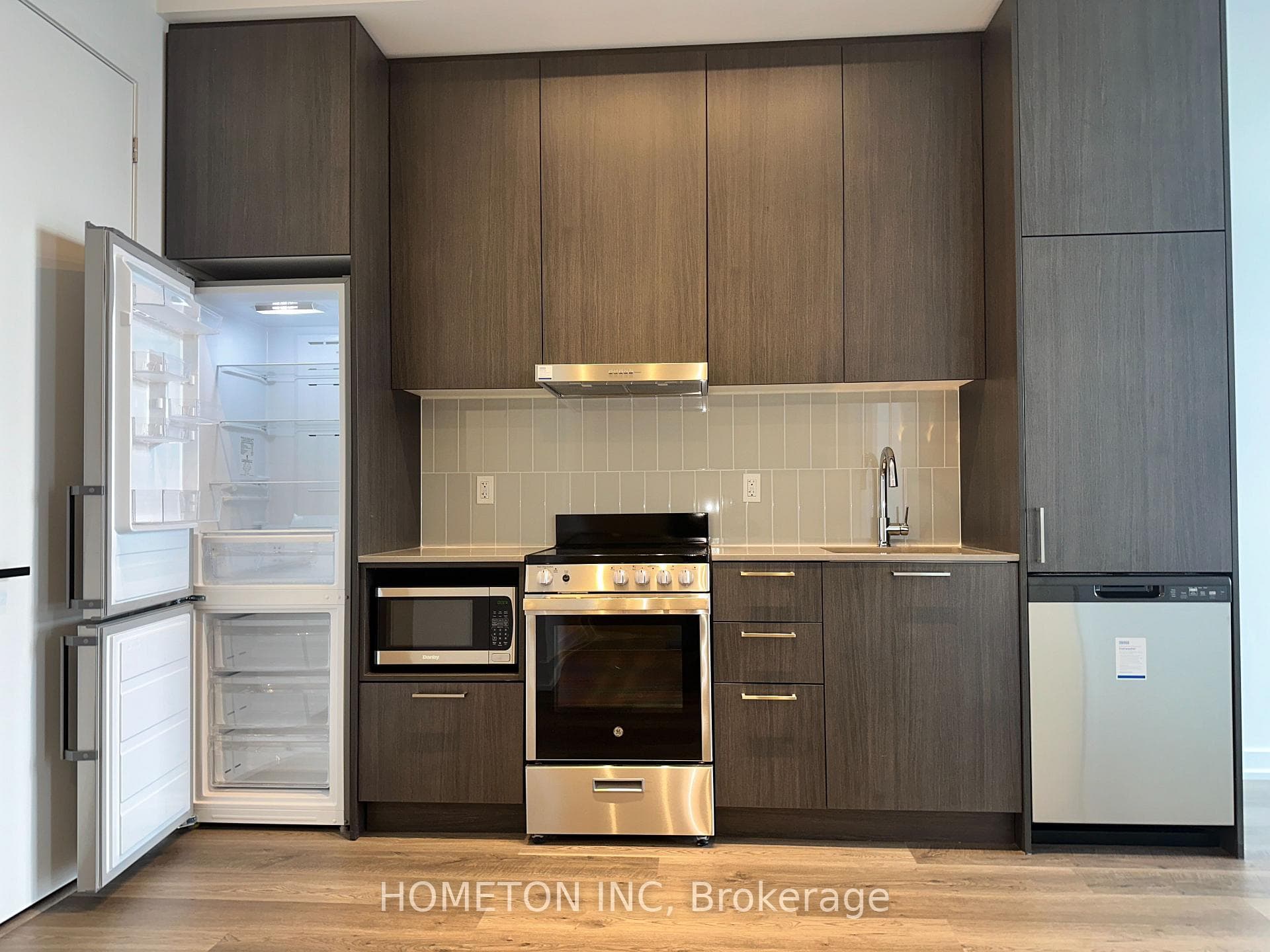 195 Commerce Street 2110, Vaughan, ON L4K 0P9, Vaughan — photo 1