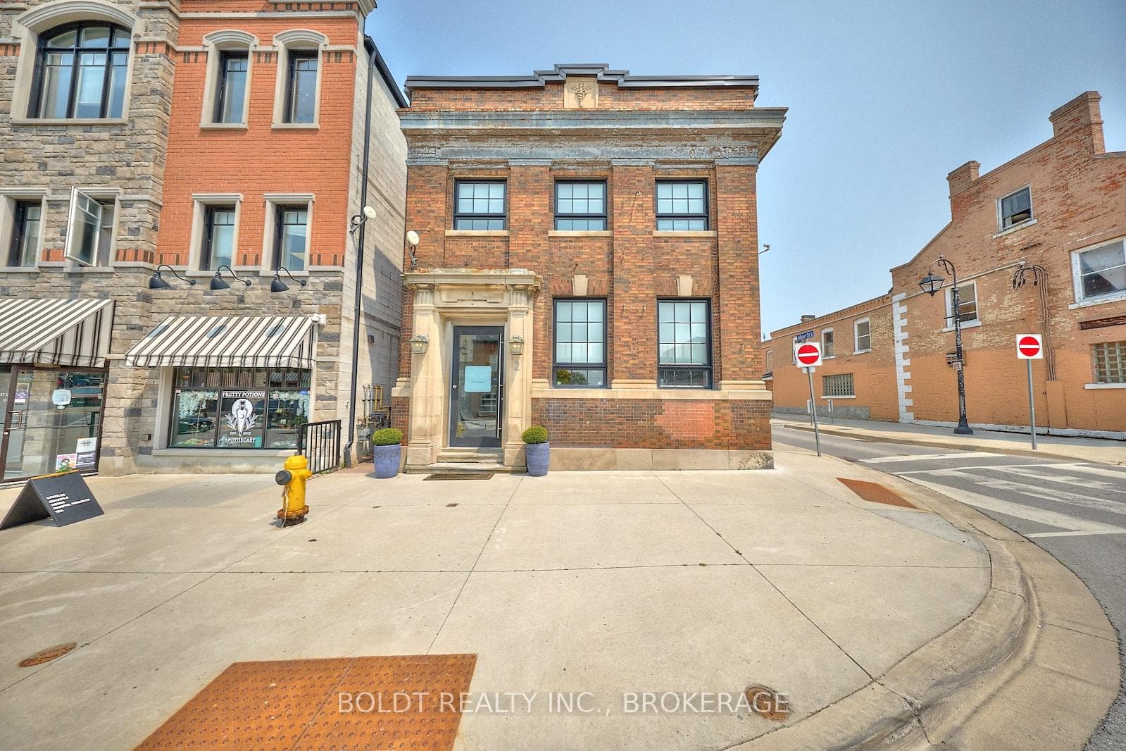 2 Front Street N, Thorold, ON L2V 1X4, Thorold — photo 1