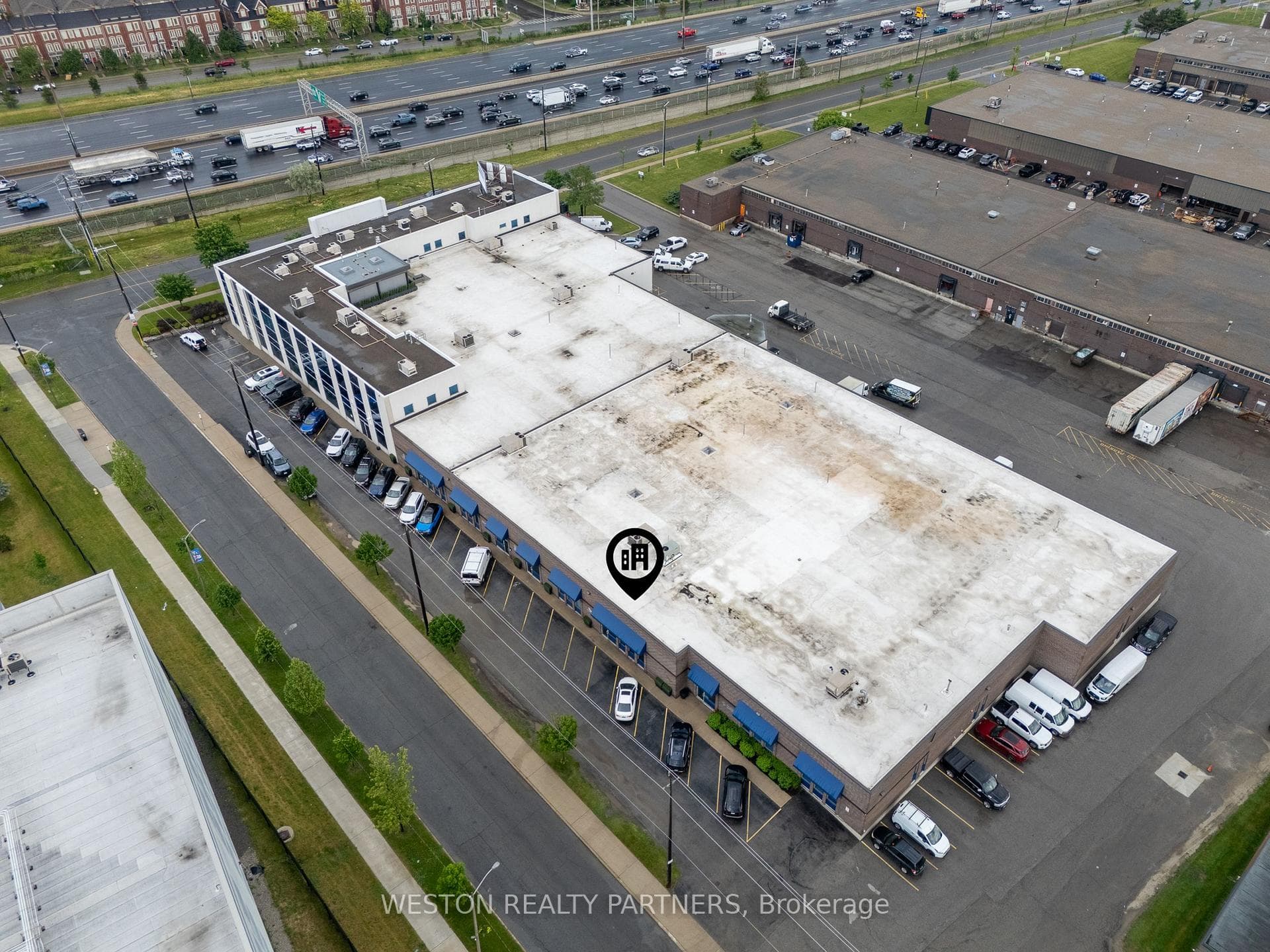 240 Bartor Road 8, Toronto, ON M9M 2W6, Toronto W05 — photo 1