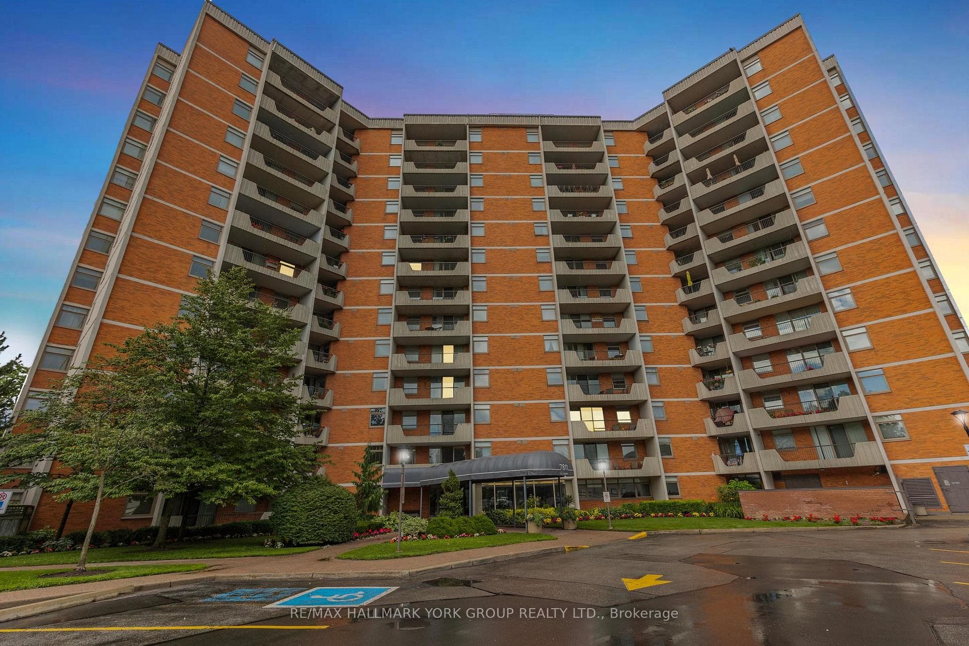 7811 Yonge Street 1007, Markham, ON L3T 4S3, Markham — photo 1