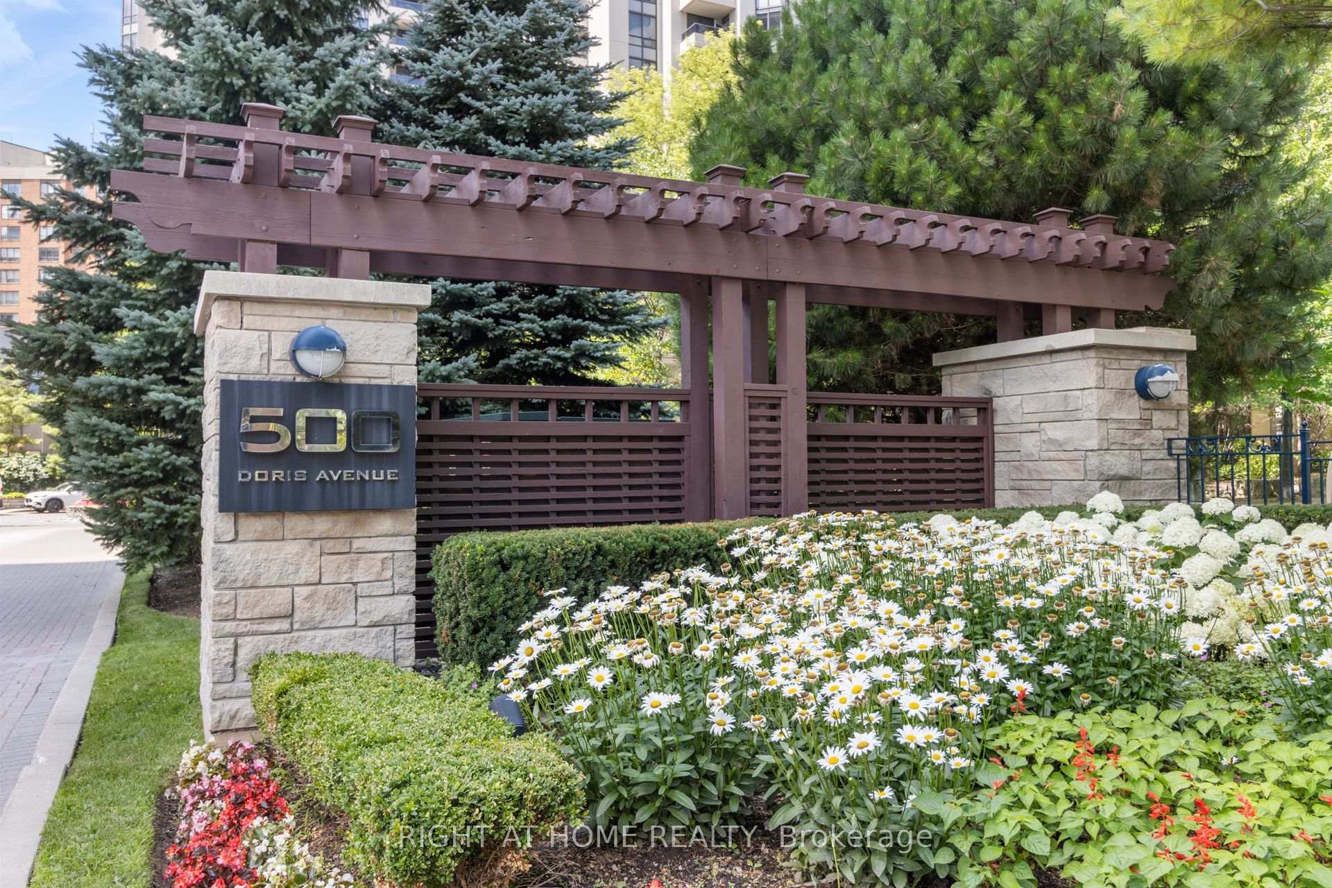 500 Doris Avenue TH1, Toronto, ON M2N 0C1, Toronto C14 — photo 1