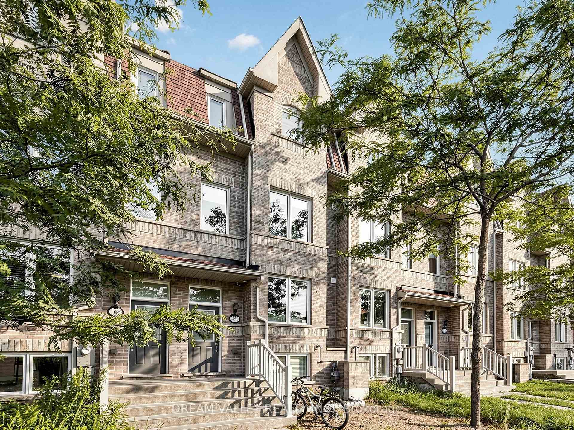 8 Zezel Way, Toronto, ON M1P 0C3, Toronto E04 — photo 1