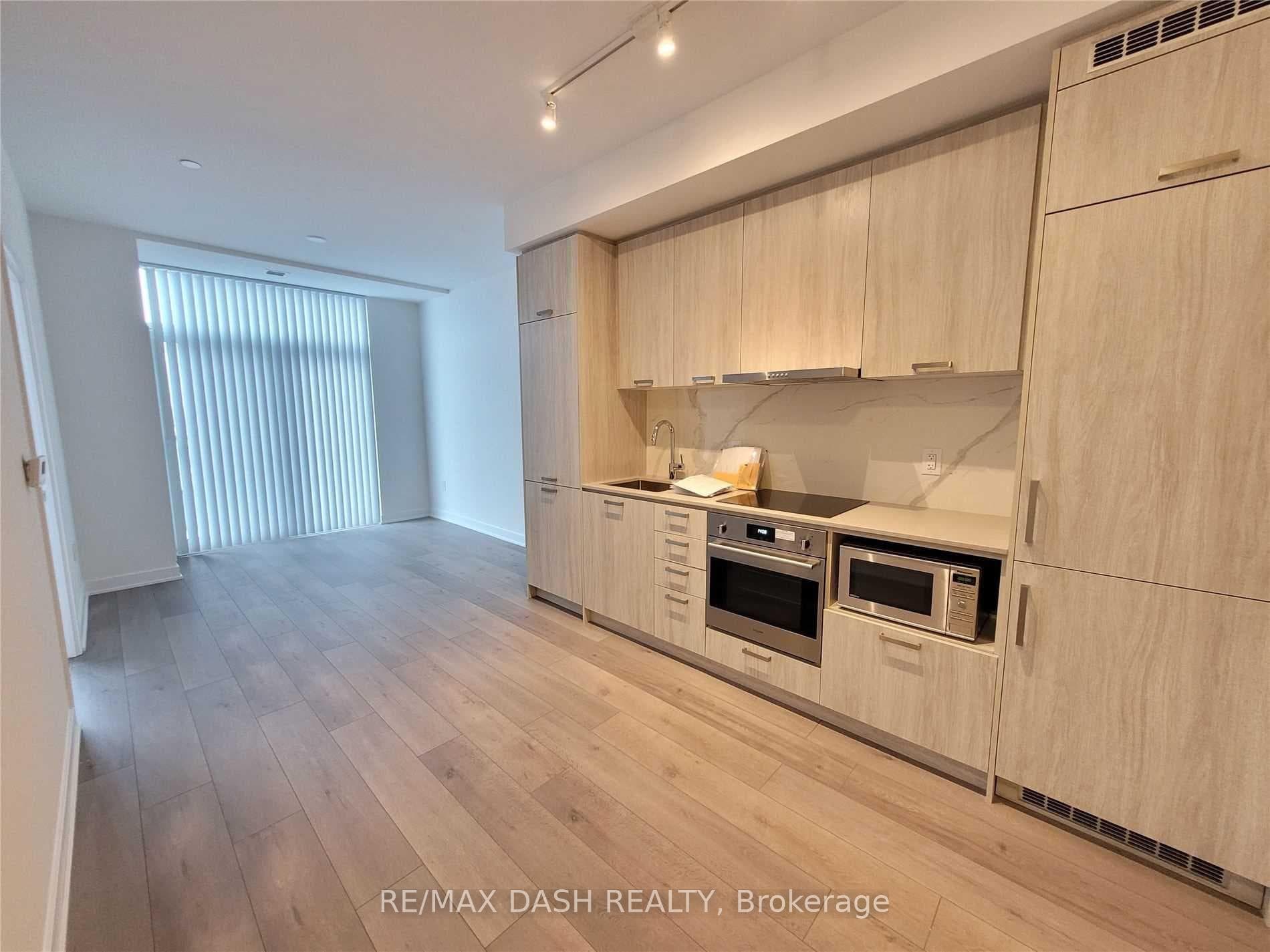 10 Honeycrisp Crescent 1118, Vaughan, ON L4K 0M7, Vaughan — photo 1