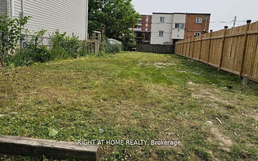 361 Adelaide Avenue W, Oshawa, ON L1J 2R7, Oshawa — photo 1
