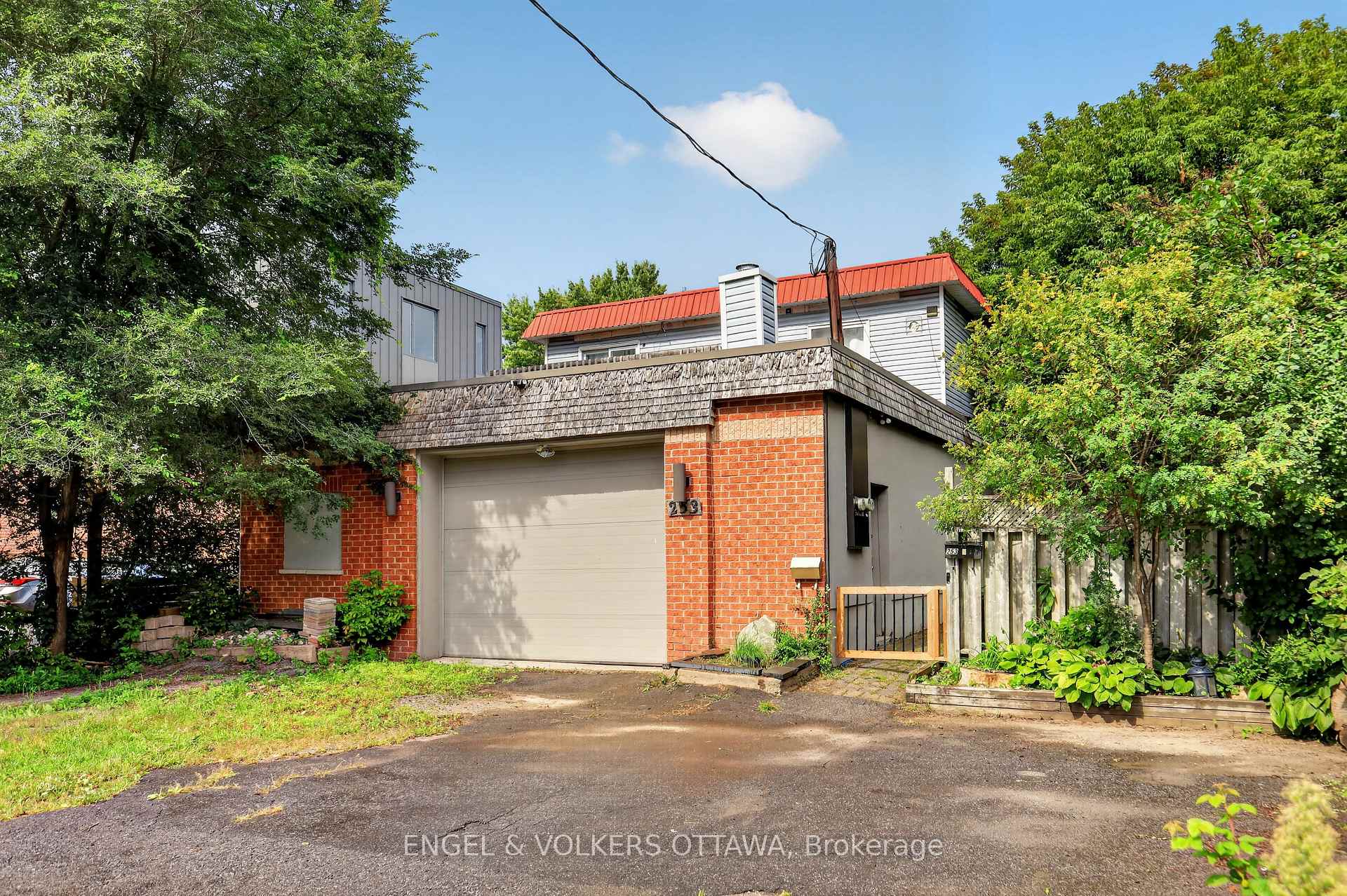 253 Frechette Street, Vanier and Kingsview Park, ON K1L 7T3, Vanier and Kingsview Park — photo 1