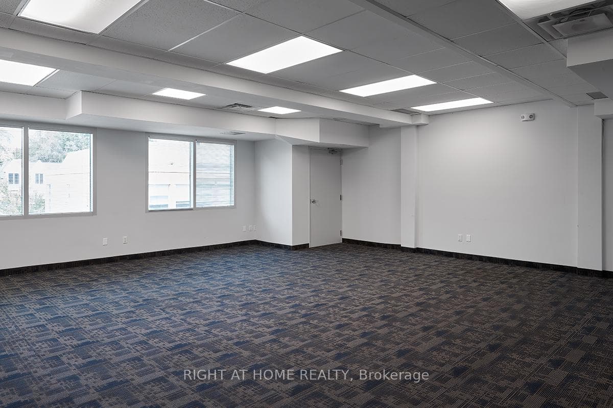 170 Sheppard Avenue E 304, Toronto, ON M2N 3A4, Toronto C14 — photo 1