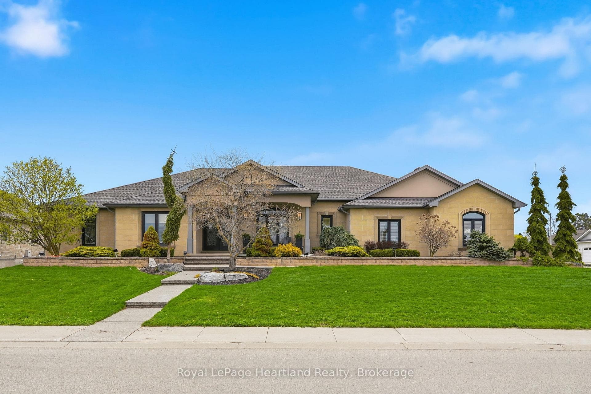 225 John Street S, Minto, ON N0G 1Z0, Minto — photo 1
