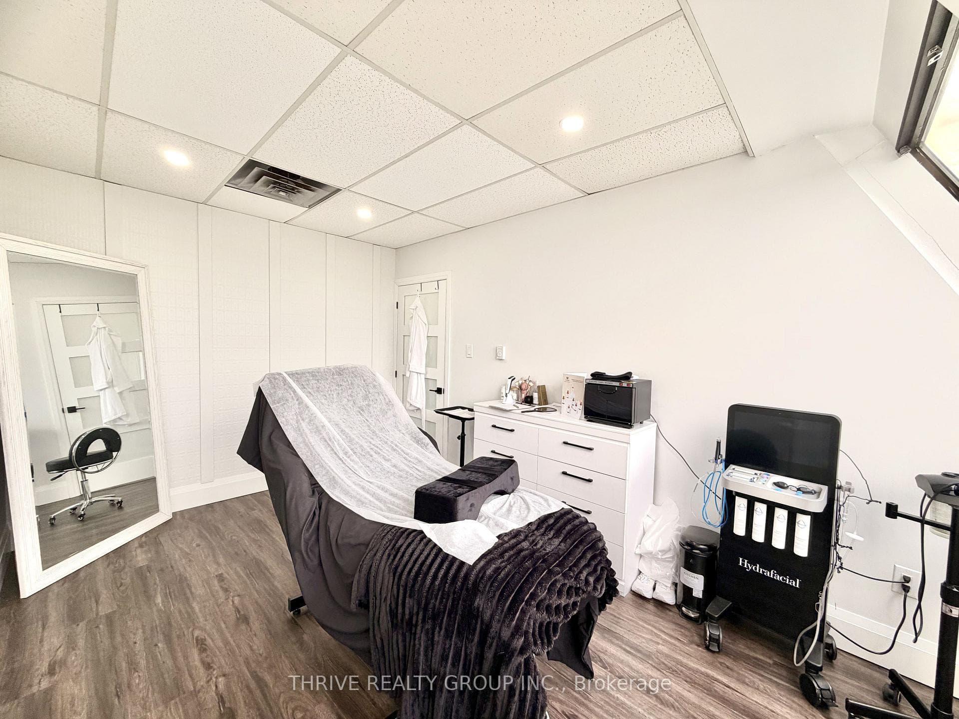 1288 Commissioners Road W E, London South, ON N6K 1E1, London South — photo 1