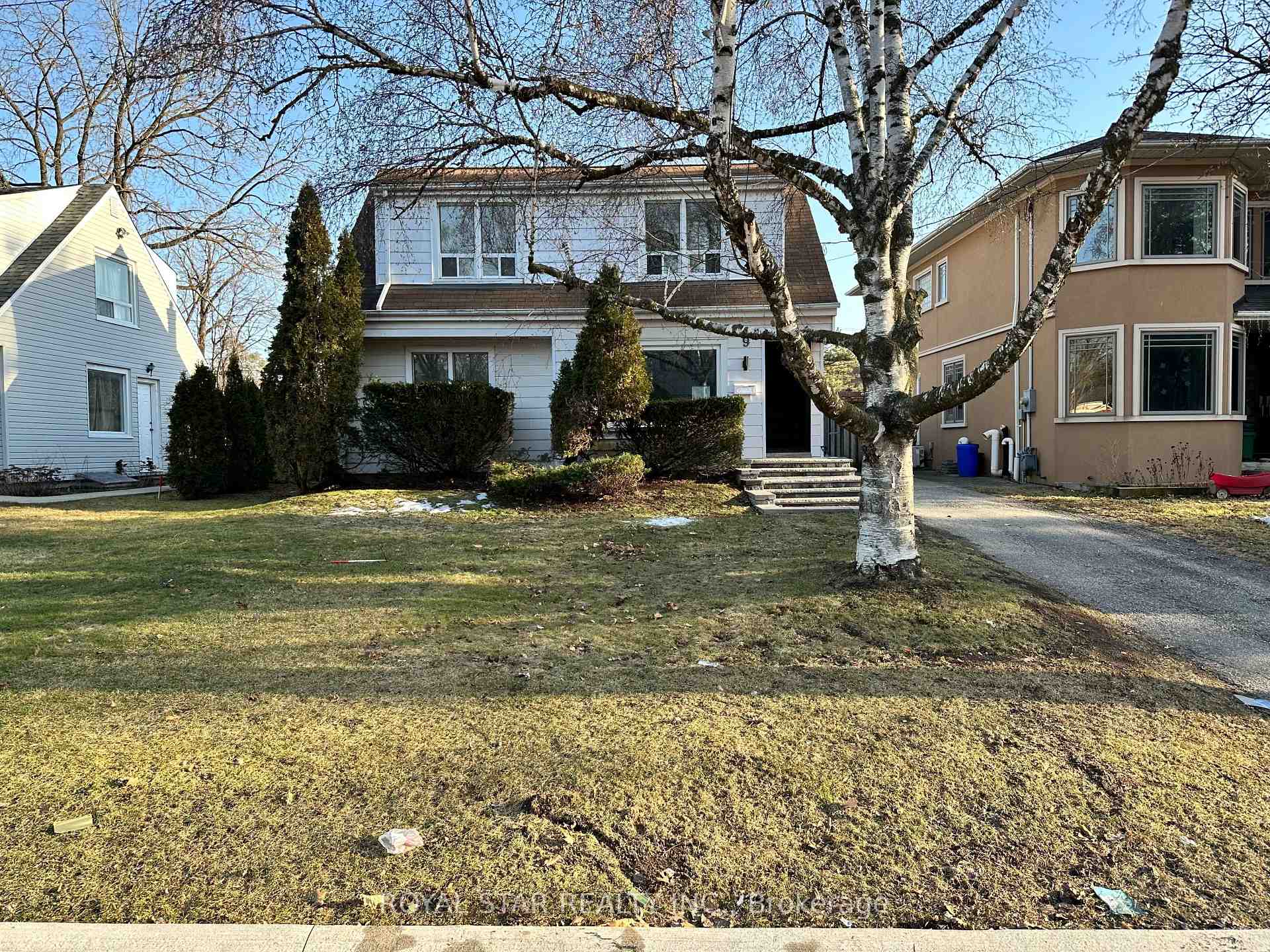 9 Roycrest Avenue Room, Toronto, ON M2N 1R1, Toronto C07 — photo 1