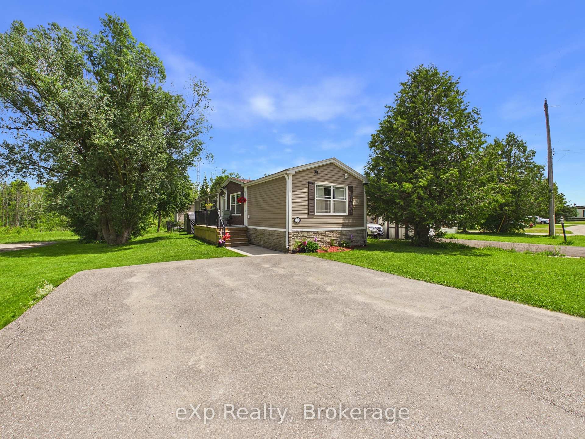 32 Maple Grove Village Road, Southgate, ON N0C 1B0, Southgate — photo 1