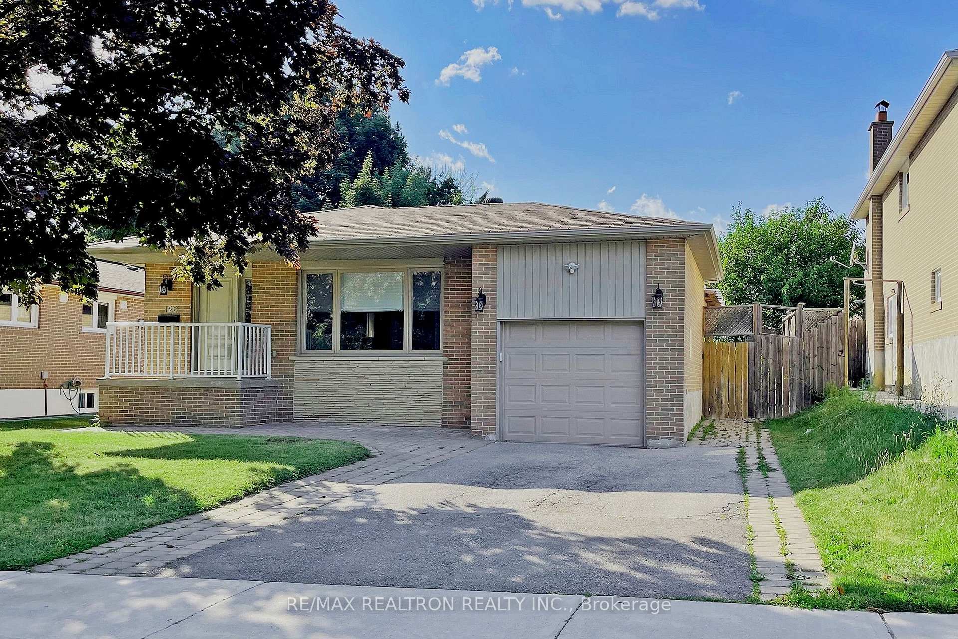 126 Brahms Avenue Basem, Toronto, ON M2H 1H8, Toronto C15 — photo 1