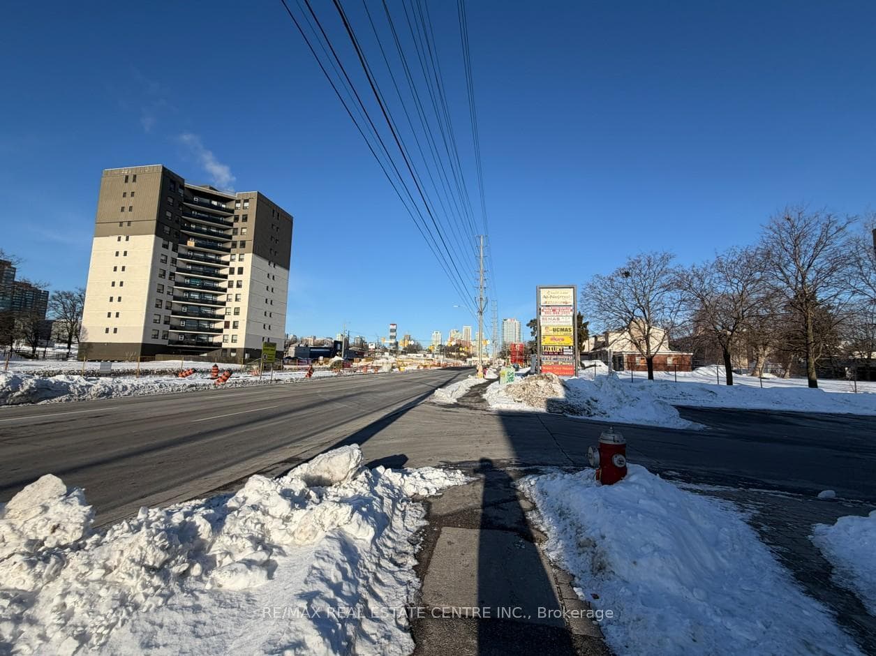 3085 Hurontario St Street 12, Mississauga, ON L5A 4E4, Mississauga — photo 1