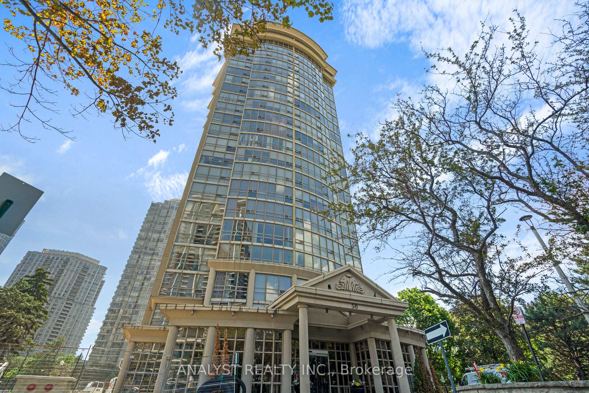 50 Eglinton Avenue W 909, Mississauga, ON L5R 3P5, Mississauga — photo 1