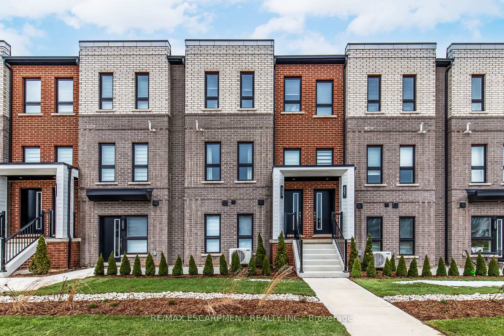 90 Skinner Road 2, Hamilton, ON L8B 2A9, Hamilton — photo 1