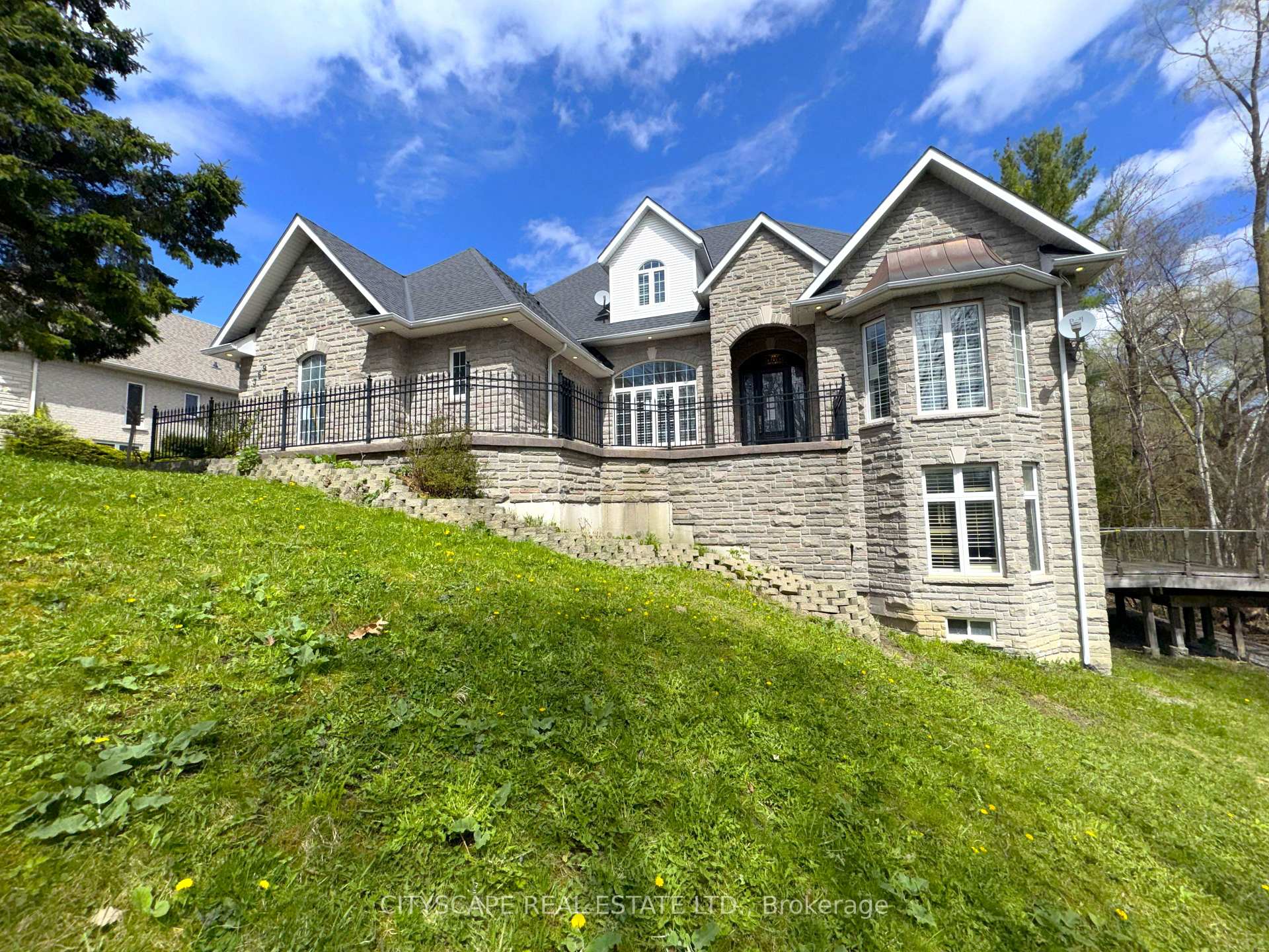 369 Coventry Hill Trail, Newmarket, ON L3X 2A1, Newmarket — photo 1