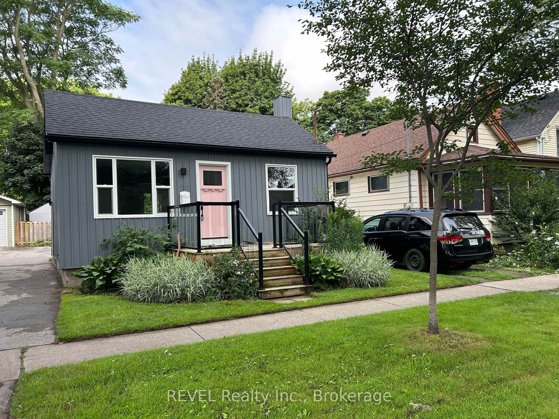 43 Wiley Street, St. Catharines, ON L2R 4G1, St. Catharines — photo 1