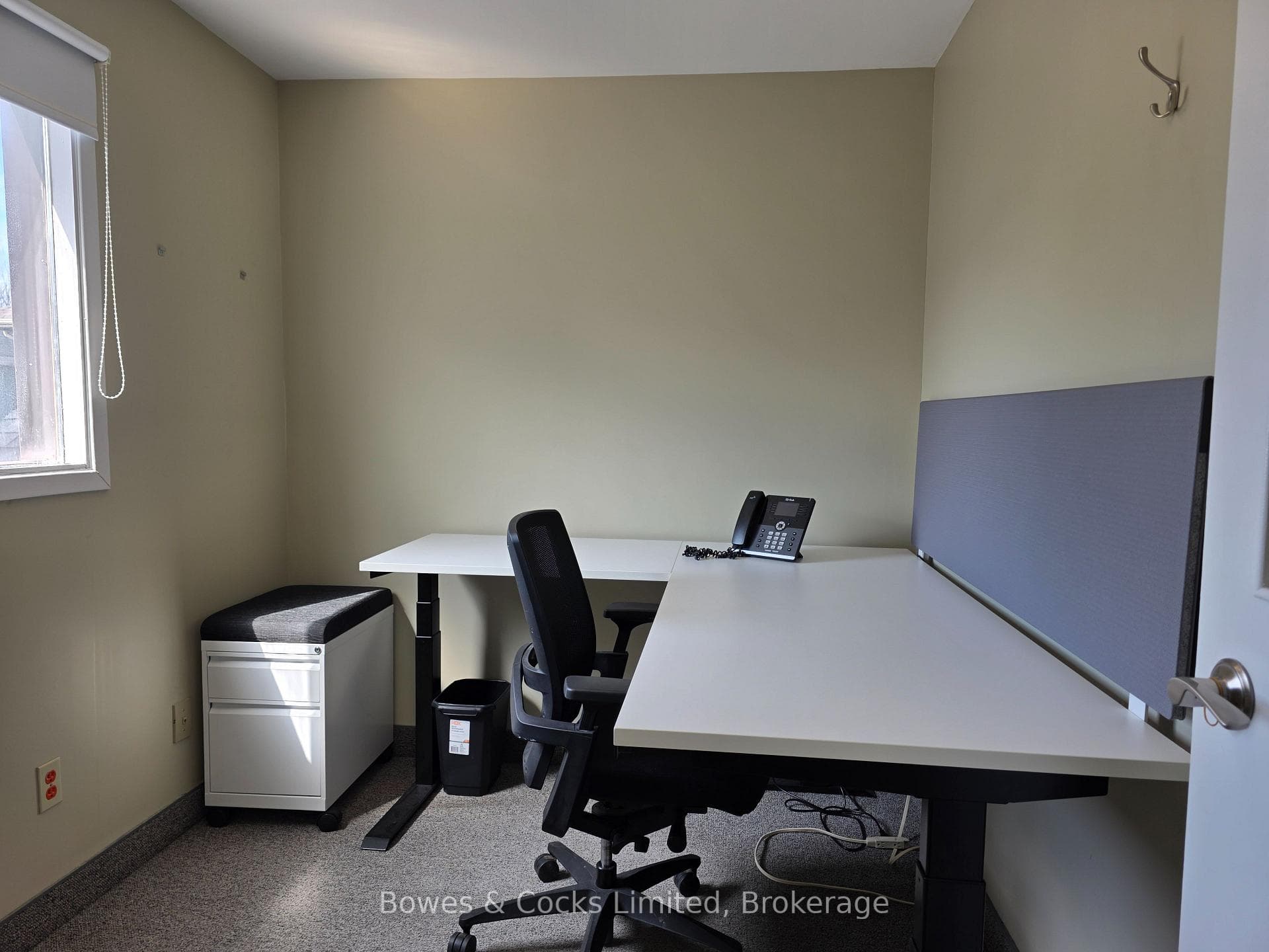 341 Charlotte Street Single Offices, Peterborough, ON K9J 3R2, Peterborough — photo 1