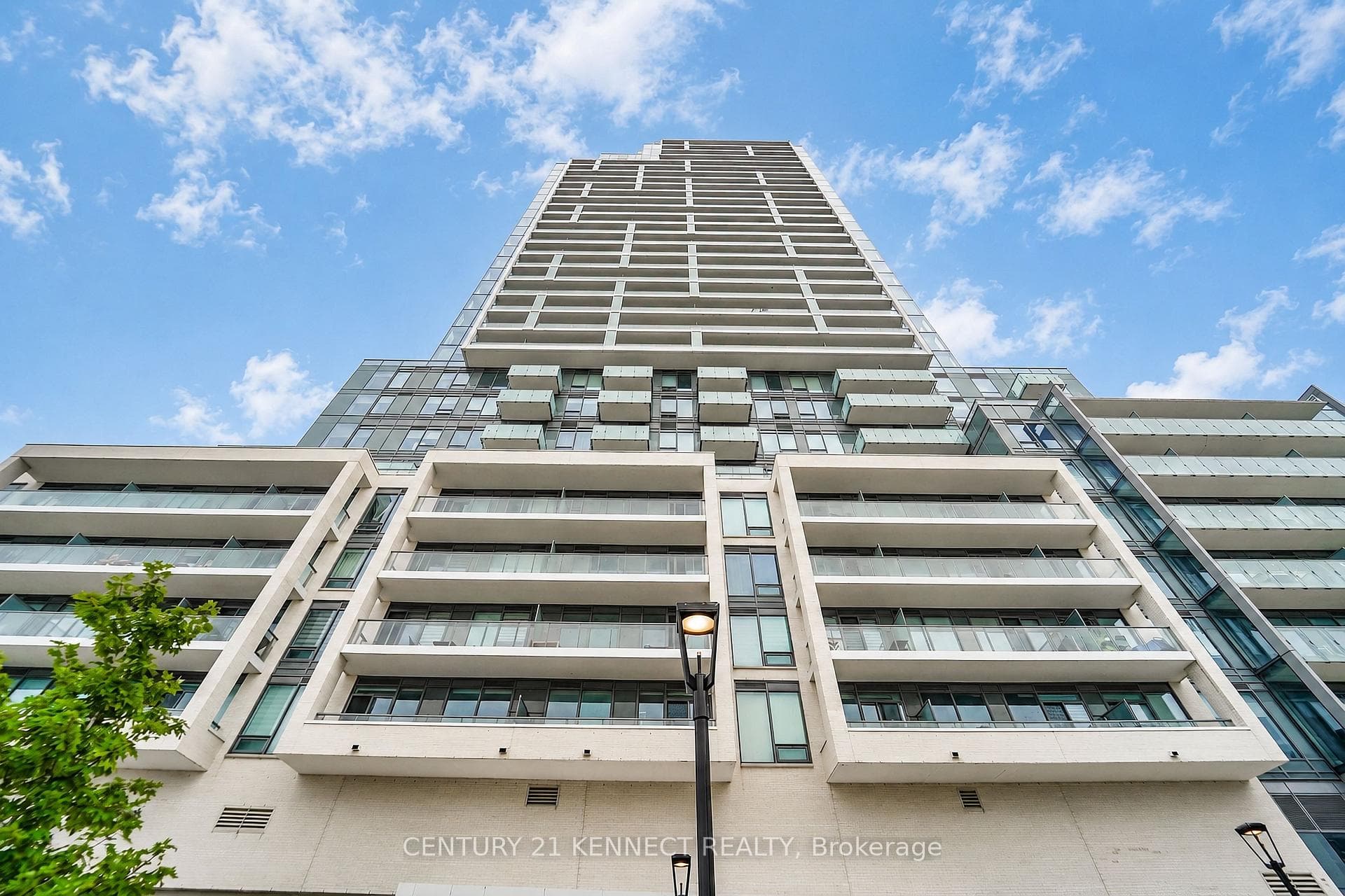7 Golden Lion Heights 826, Toronto, ON M2M 0C1, Toronto C14 — photo 1
